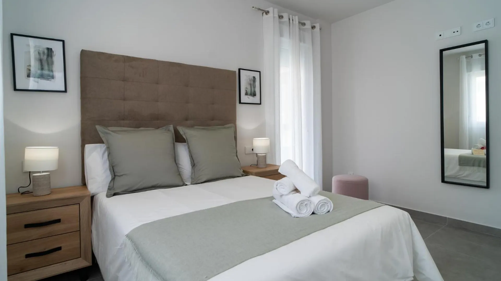 Aac Malaga - Apartamento Con Terraza, Muy Amplio, Totalmente Equipado, Cerca Del Centro Y Nuevo!