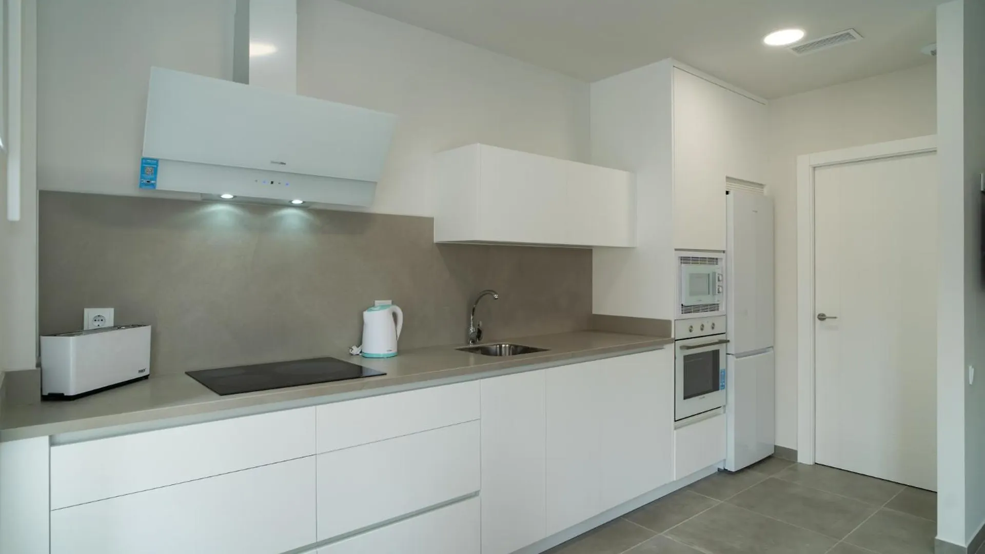 Appartamento AAC Málaga - Con luz propia, amplio y nuevo!